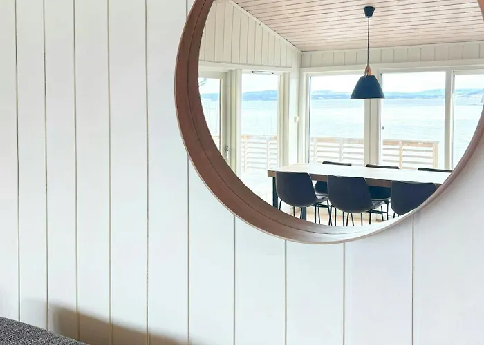 By Tyrifjorden With Water Views Casa de Férias Hundstad