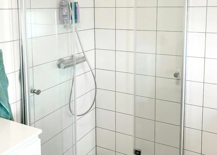 By Tyrifjorden With Water Views Casa de Férias Hundstad